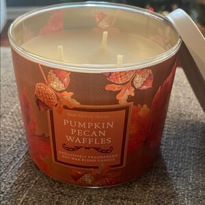 Bath & Body Works Pumpkin Pecan Waffles Candle 14.5 oz